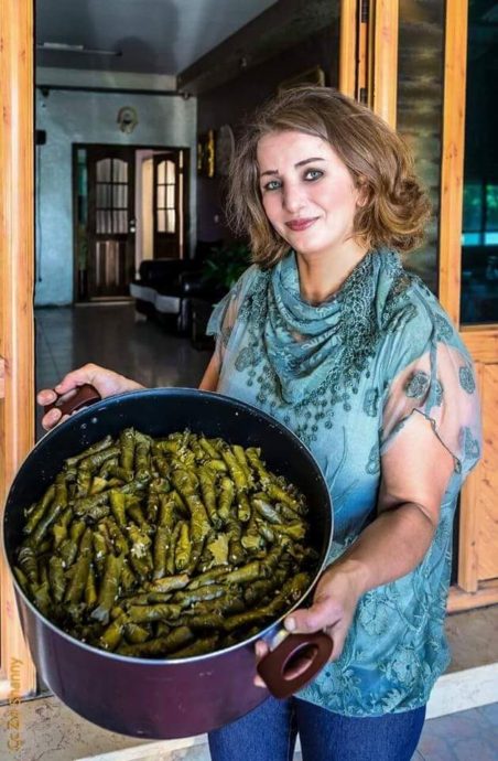 This enormous purple pot holds another traditanal dish from the Druze cuisine, stuffed vine leaves. 