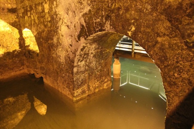 western-wall-tunnels-underground-pool-jerusalem